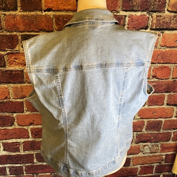 Only Light Wash Classic Denim Jean Vest Size L - Picture 10 of 10